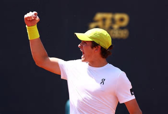 Estrela em ascensão, João Fonseca supera francês Herbert em partida barulhenta e avança em Roland Garros