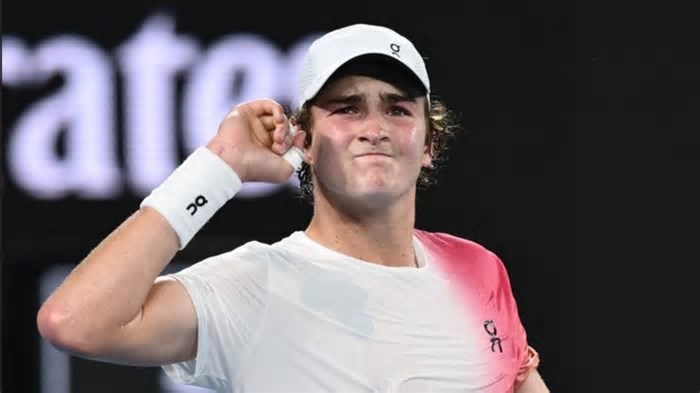 João Fonseca bate francês e avança à 3ª fase de Roland Garros