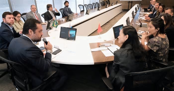 Governo do Rio se reúne com multinacional chinesa para atrair R$ 5 bilhões