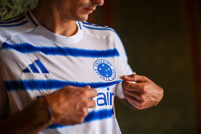 Torcida do Cruzeiro repercute lançamento da nova camisa do clube