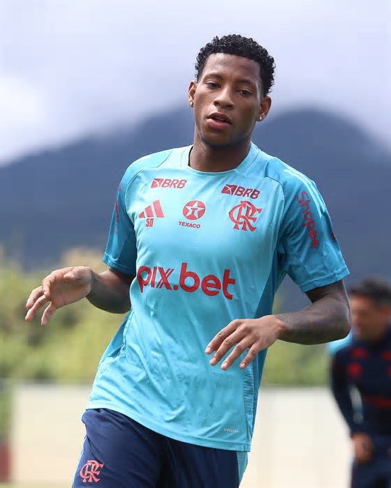 Flamengo critica seleção do Equador por interferir 'de maneira irresponsável' no tratamento de Gonzalo Plata; entenda
