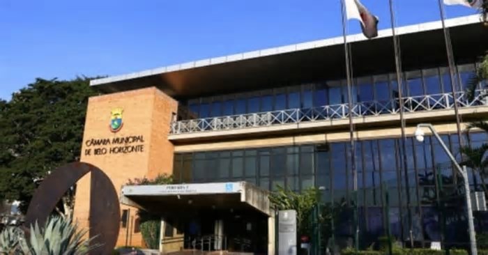 Terceirizados da Câmara de BH denunciam atrasos salariais e falta de vale-transporte e alimentação