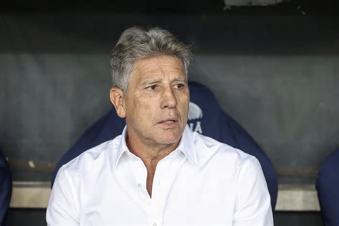 Renato desabafa contra gramado sintético após derrota do Fluminense para Atlético-MG