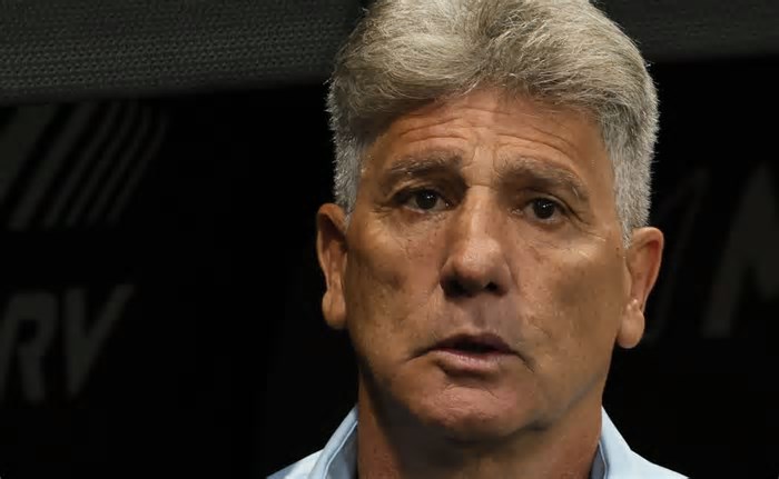 Renato Gaúcho ataca gramados sintéticos: “Quem decide isso não sabe o que é futebol”