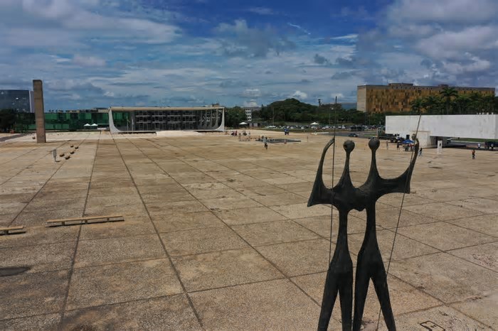 Praça dos Três Poderes espera R$ 25 mi para revitalização, mas projeto é alvo de críticas