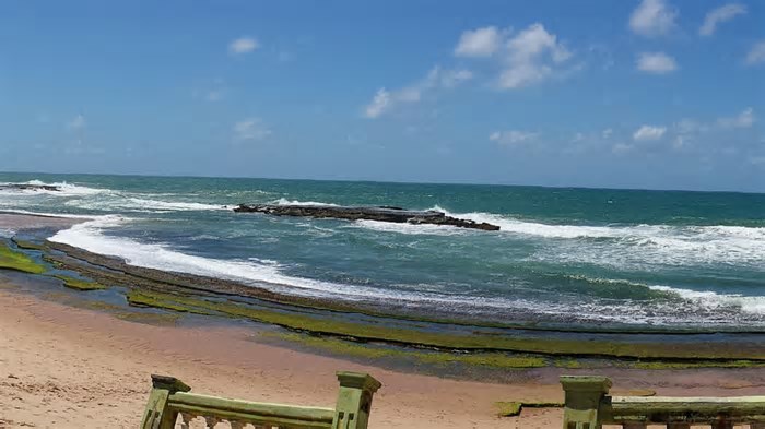 Essa cidade baiana une indústria, urbanismo moderno e praias incríveis
