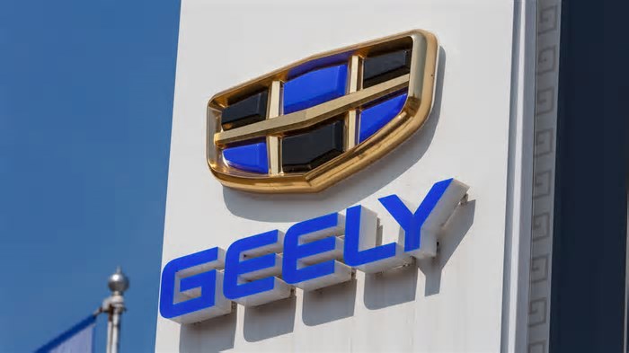 Geely volta ao Brasil com SUV elétrico EX5 e planos de produção nacional