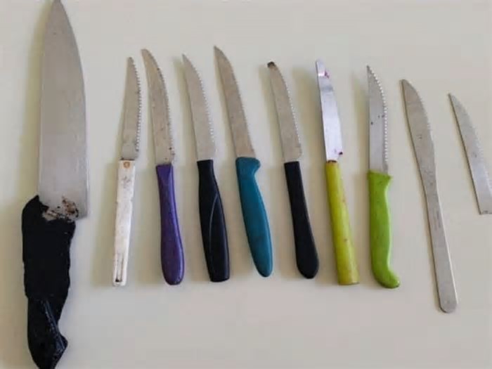 Polícia Militar apreende 12 facas no Centro do Recife; suspeitos foram detidos no local