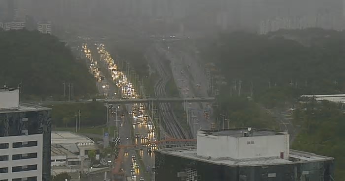 Chuva causa deslizamentos de terra, alagamentos e quedas de árvore em Salvador e região metropolitana