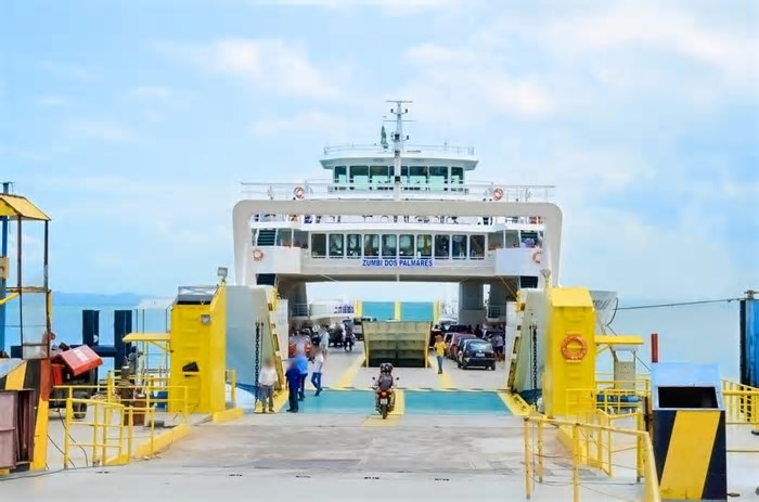 Mau tempo faz ferry-boat operar com restrições; saiba que tipo de embarque foi suspenso
