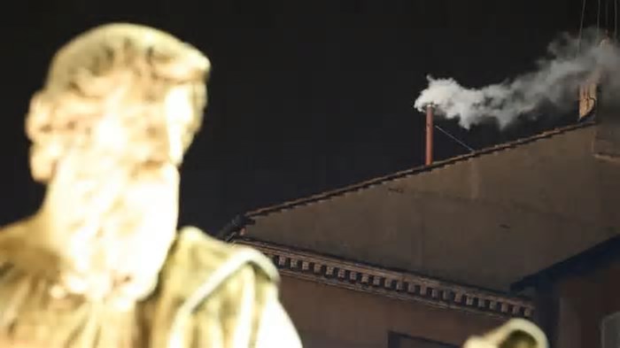O segredo por trás da fumaça do Vaticano na eleição do papa