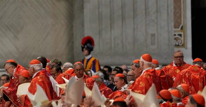 Com quantos votos um novo Papa é eleito durante o Conclave? Existe