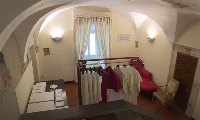 Conclave: O que acontece na 'sala das lágrimas', um dos locais mais íntimos do Vaticano?