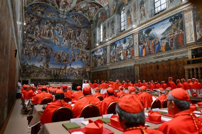 Moda e simbolismo no Conclave: As vestimentas que marcam a escolha de um novo Papa