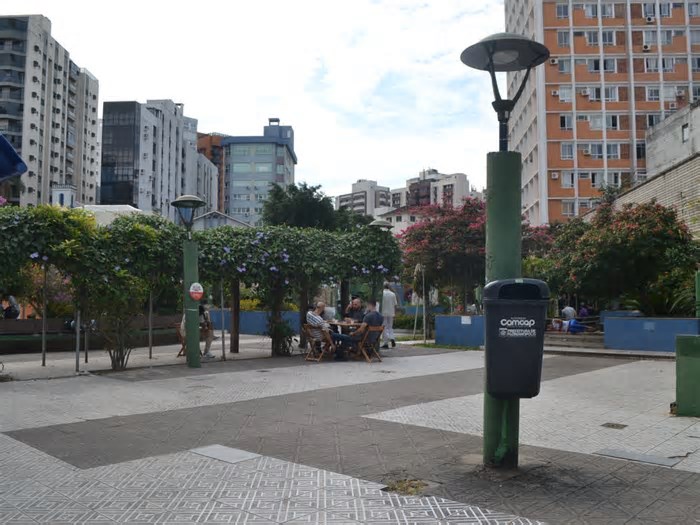 A praça no coração de Florianópolis prestes a ser salva pela iniciativa privada