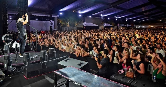 Bell Marques faz show especial nos 90 anos do Yacht Clube da Bahia