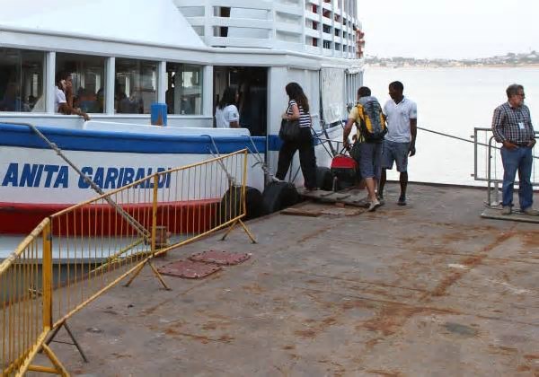 Travessia Salvador-Mar Grande opera com movimentação tranquila neste domingo (11)