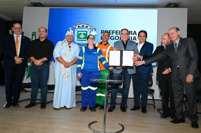Prefeitura de Goiânia assina termo que vai garantir acesso de garis a banheiros de comércios