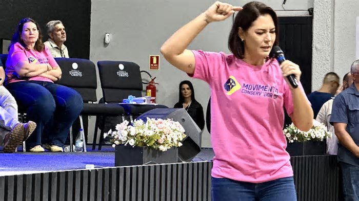 Michelle diz que mulher de direita é “bonita e cheirosa”