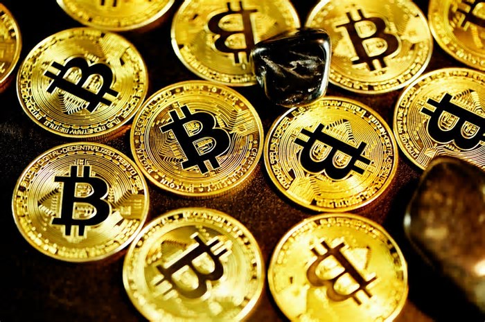 Bitcoin segue lateralizado, enquanto ether acumula altas