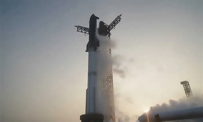 Após explosão, SpaceX recebe autorização para voar com o maior foguete do mundo