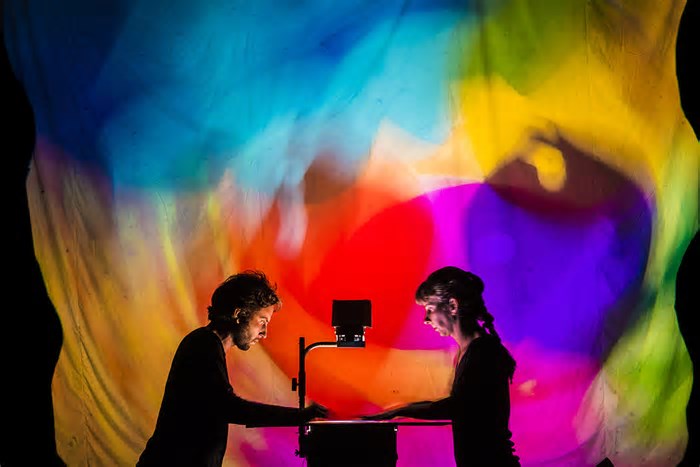 Fim de semana tem feira criativa, cinema com acessibilidade, teatro de sombras e atrações ao ar livre