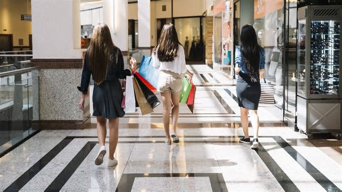 Tudo no shopping: bancos, clínicas, coworkings e órgãos públicos invadem centros de compras