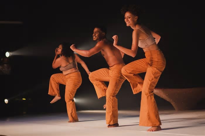 Espetáculo destaca raízes afro-brasileiras com dança, ancestralidade e juventude em BH