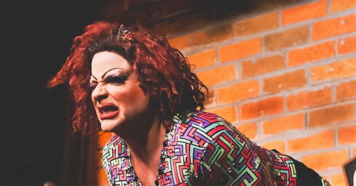 Vencedora de prêmio criado por Fábio Porchat, Suzy Brasil estreia stand-up em BH