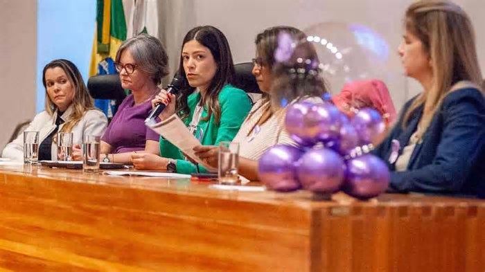 Simpósio na CLDF debate melhorias no tratamento e apoio a pacientes com lúpus