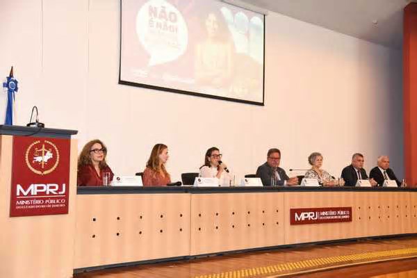 RJ lança plataforma para treinar funcionários de bares e restaurantes sobre violência contra mulher