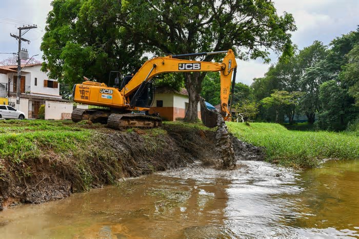 Limpa Rio chega a Engenheiro Passos com obras no Rio Água Branca