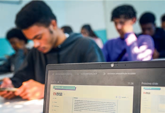 Governo de São Paulo adota inteligência artificial para corrigir dever de casa dos alunos