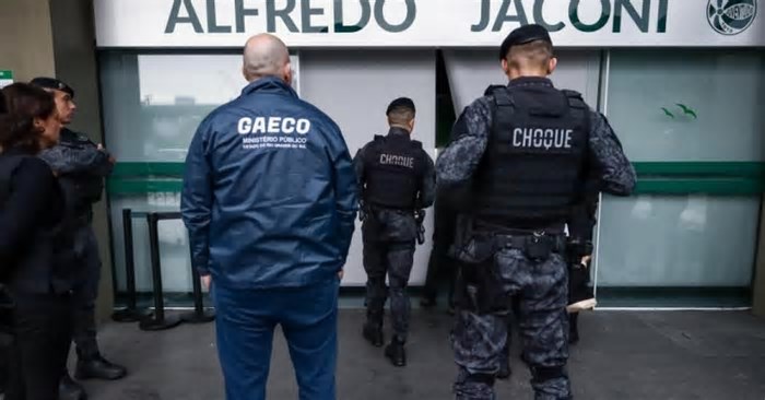 Ministério Público realiza operação contra Ênio, jogador do Juventude, por suspeita de envolvimento em manipulação de apostas esportivas