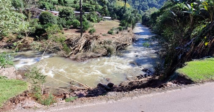Definida empresa responsável pelas obras de contenção na Estrada do Vinho, interior de Caxias do Sul