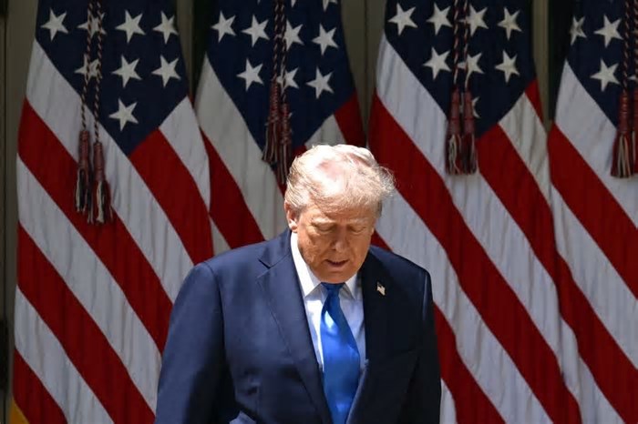 Impetuosidade dos cem primeiros dias de Trump começa a mostrar rachaduras