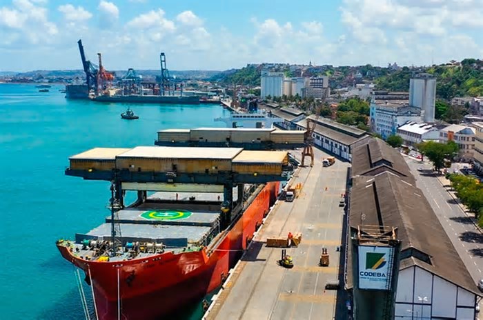 Codeba firma contrato para levantamento batimétrico no Porto de Salvador