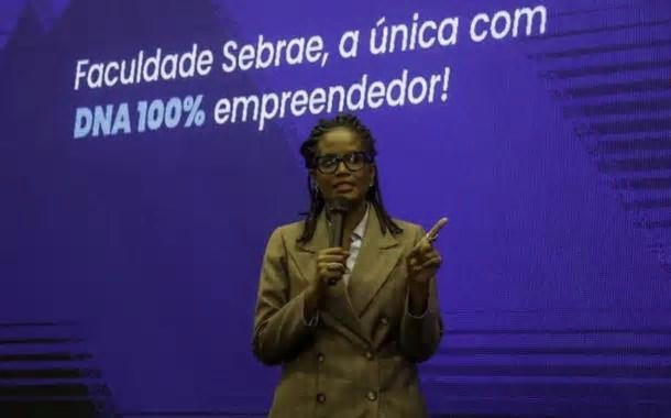Djamila Ribeiro defende educação inclusiva e apoio a mulheres negras empreendedoras