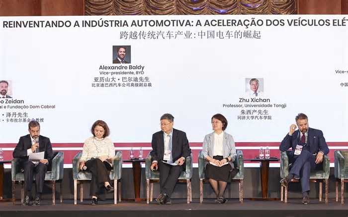 Adoção de carro elétrico terá diversas fases