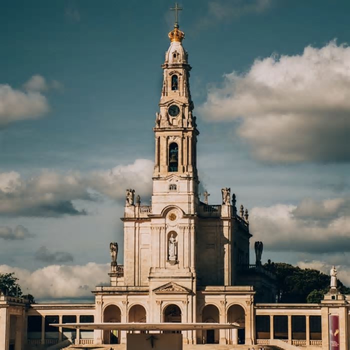 Nossa Senhora de Fátima: destinos de devoção em Portugal e no Brasil