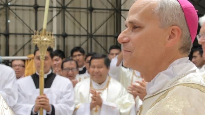 Políticos brasileiros comemoram escolha de novo papa