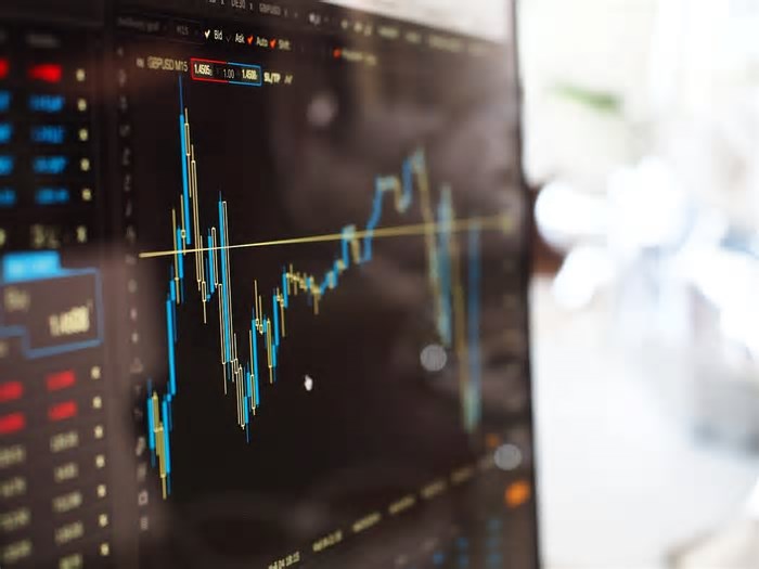 Análise Crítica: Big Techs, Transformação do Trabalho, Custo de Vida e Previdência no Brasil