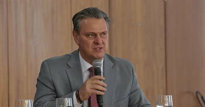 Há “fortes indícios” de que foco de gripe aviária em Montenegro está contido, diz ministro da Agricultura