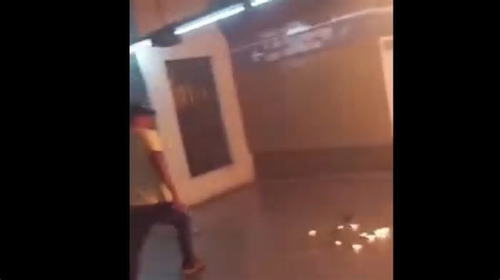 Caso chocante no Metrô de SP: homem ateia fogo no próprio corpo