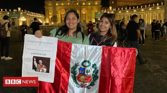'Para nós é como ganhar a Copa do Mundo': a reação de peruanos no Vaticano após escolha do papa Leão 14