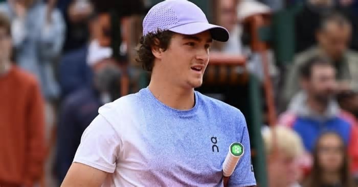 Web ‘enlouquece’ com vitória de João Fonseca em Roland Garros: ‘Extraordinário’