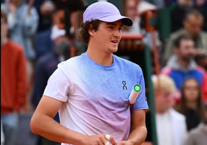 João Fonseca estreia em Roland Garros com vitória sobre Hubert Hurkacz