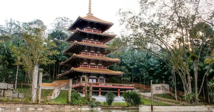 Torre de Miroku e Parque Oriental: cultura nipônica em Ribeirão Pires