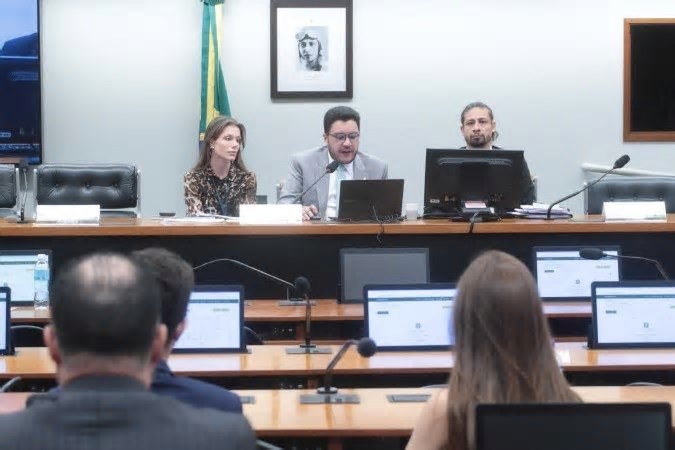Câmara debate regulação da internet para proteger saúde mental de crianças e jovens