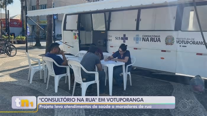 Consultório móvel leva atendimento de saúde à população de rua em Votuporanga